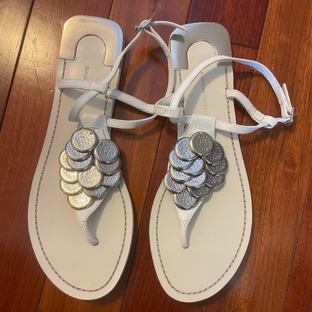 DVF Sandler GUC size 9